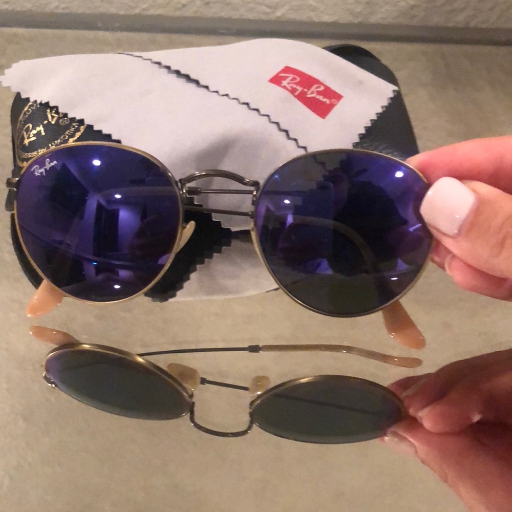 Round Ray Ban Sunnies